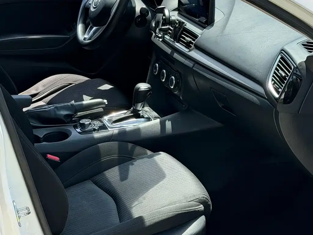 Mazda 3 Axela 2015 — фото 7
