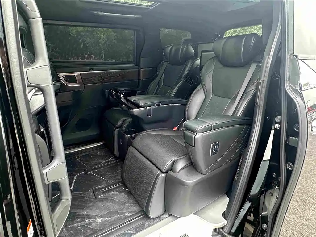 Toyota Vellfire 2024 — фото 3