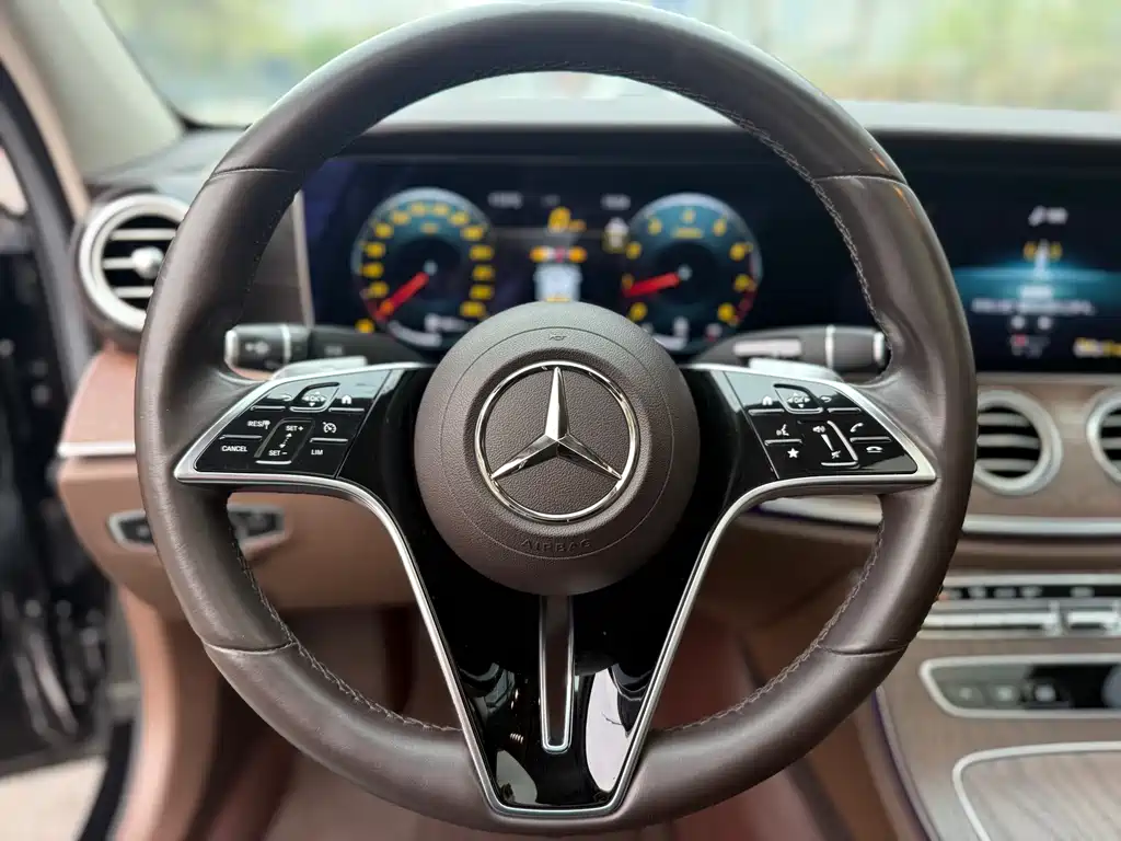 Mercedes-Benz E-Class 2022 — фото 12