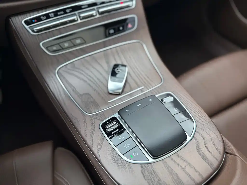 Mercedes-Benz E-Class 2022 — фото 15