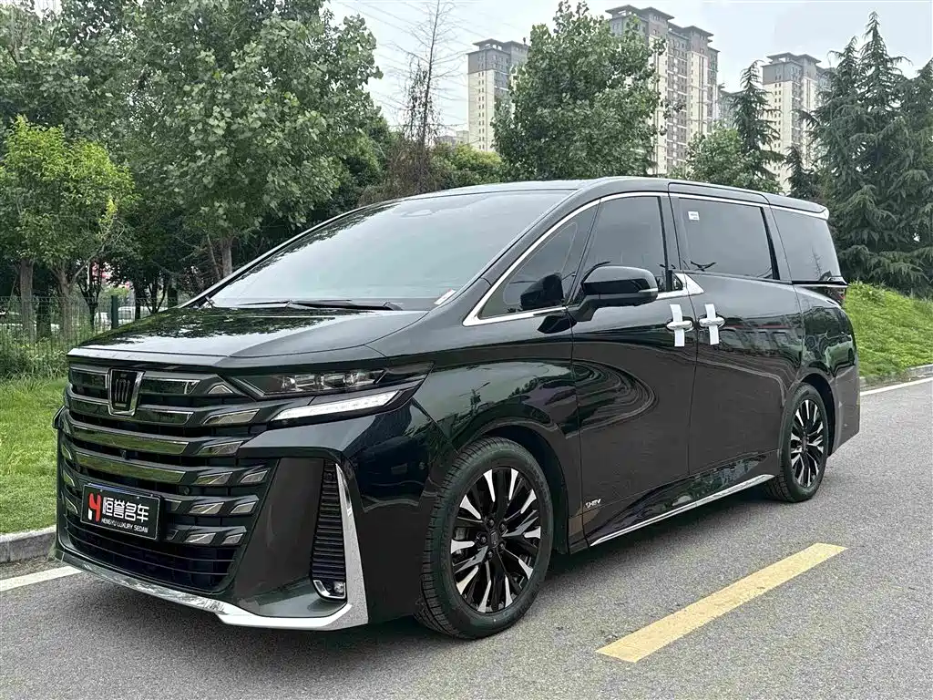Toyota Vellfire 2024 — фото 1