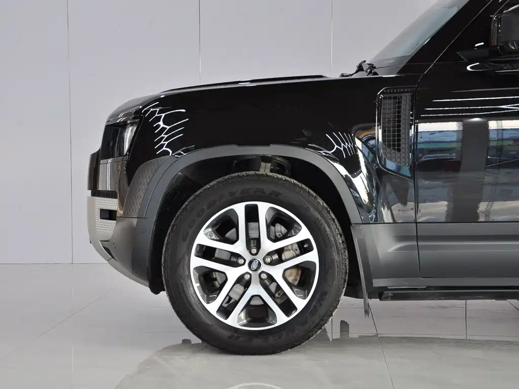 Land Rover Defender 2021 — фото 18