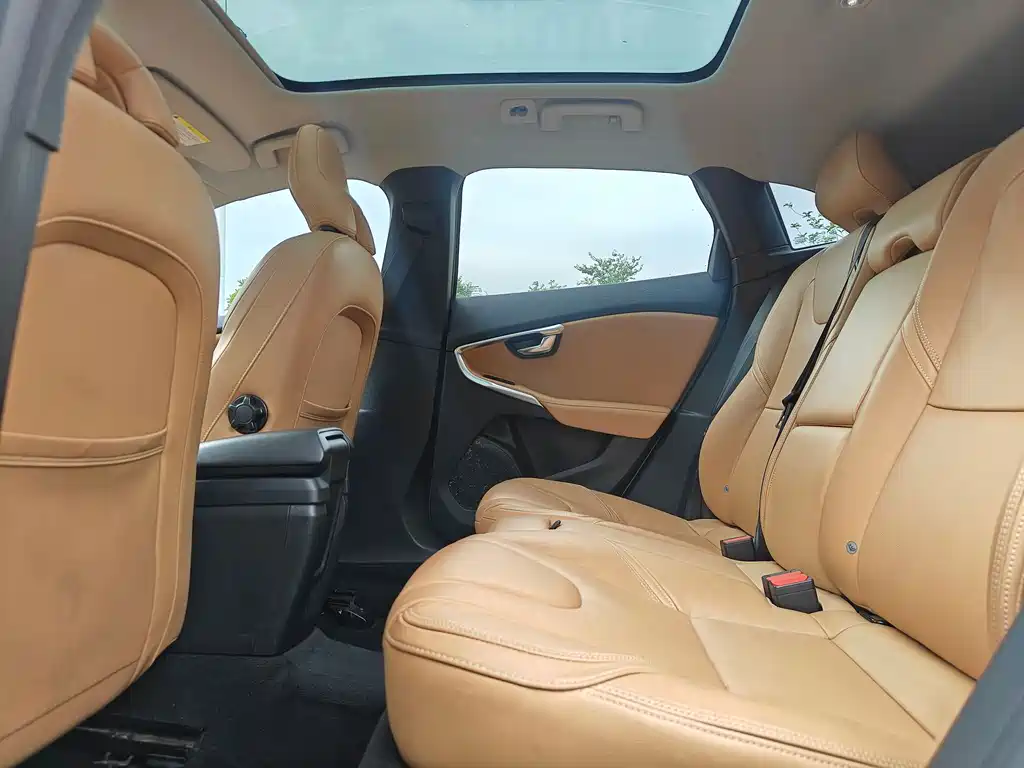 Volvo V40 2017 — фото 15