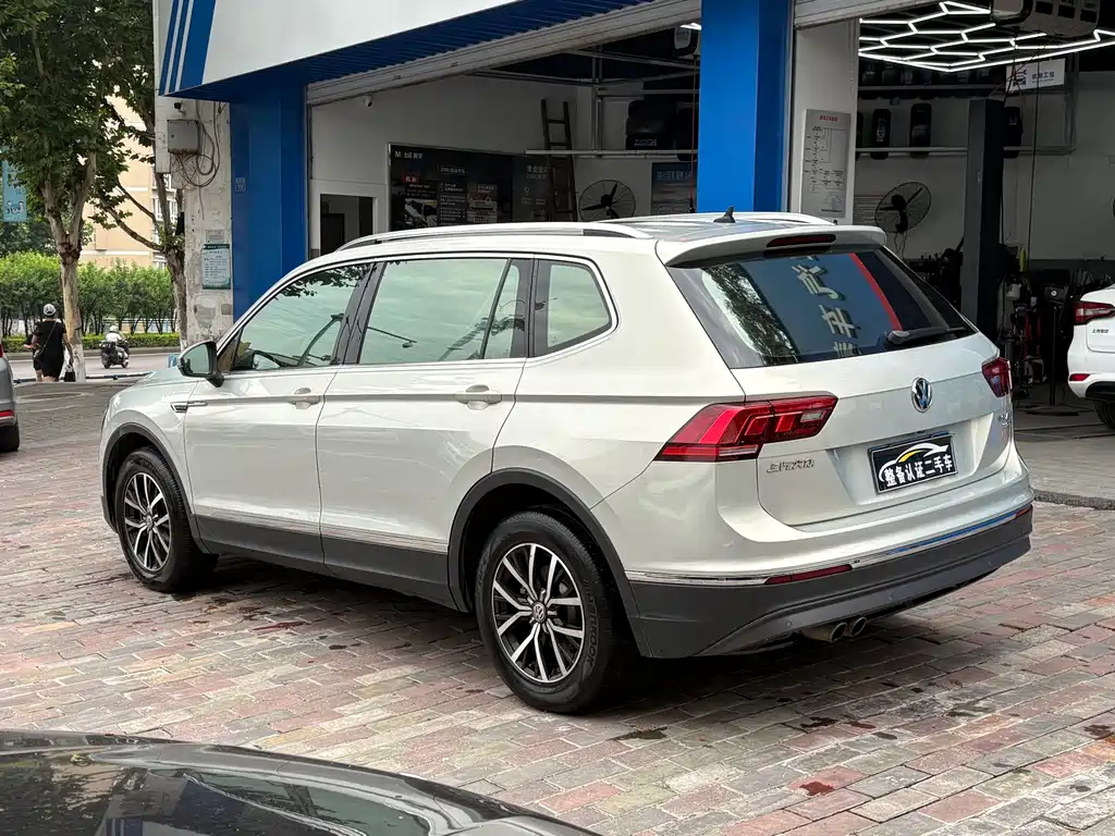 Volkswagen Tiguan L 2017 — фото 4