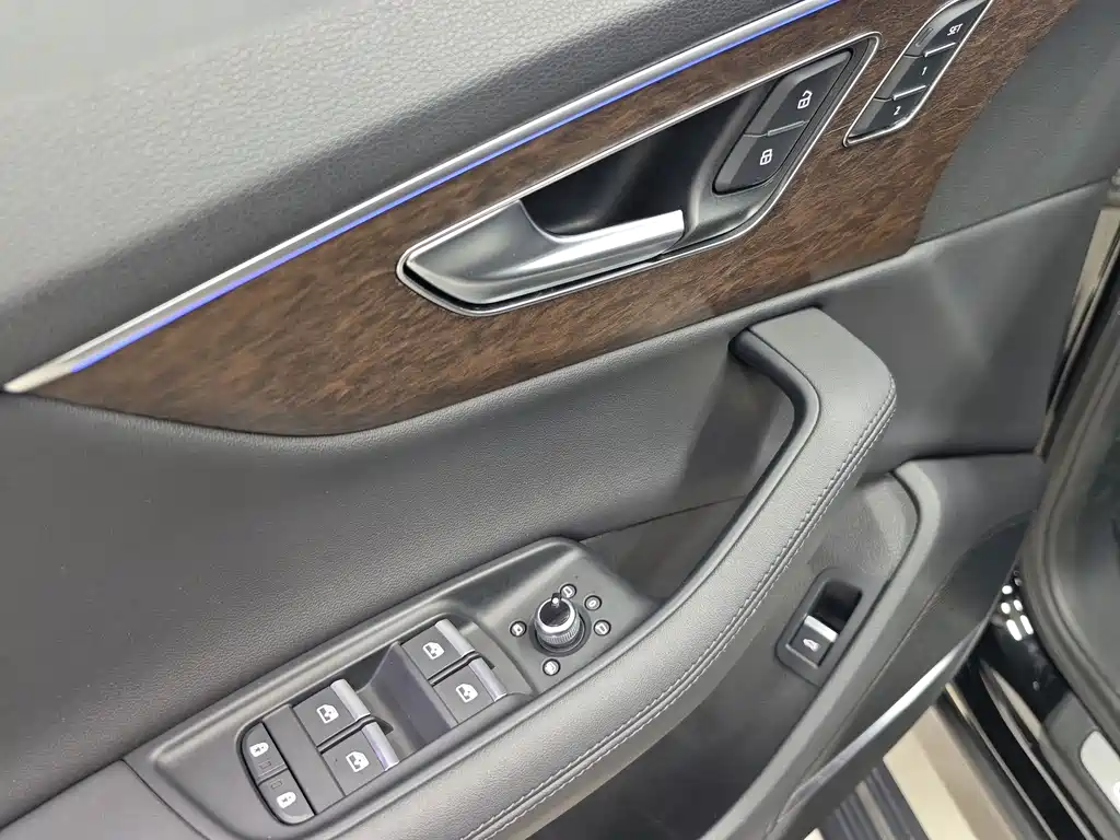 Audi Q7 2023 — фото 15