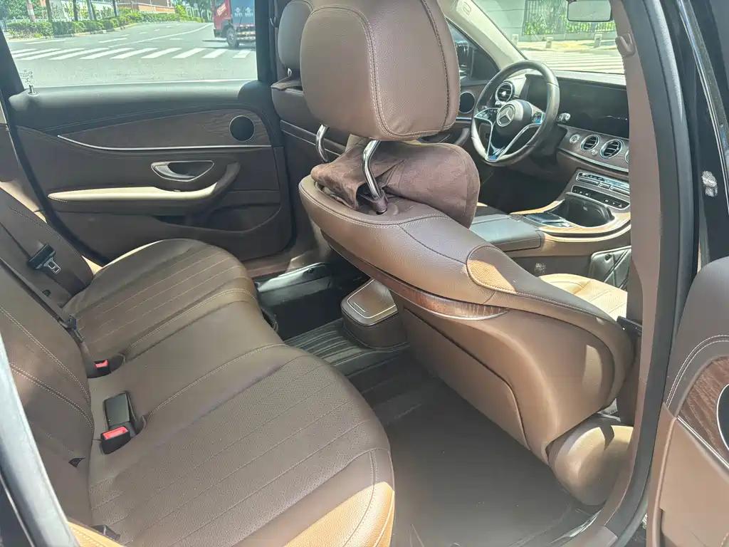 Mercedes-Benz E-Class 2023 — фото 16