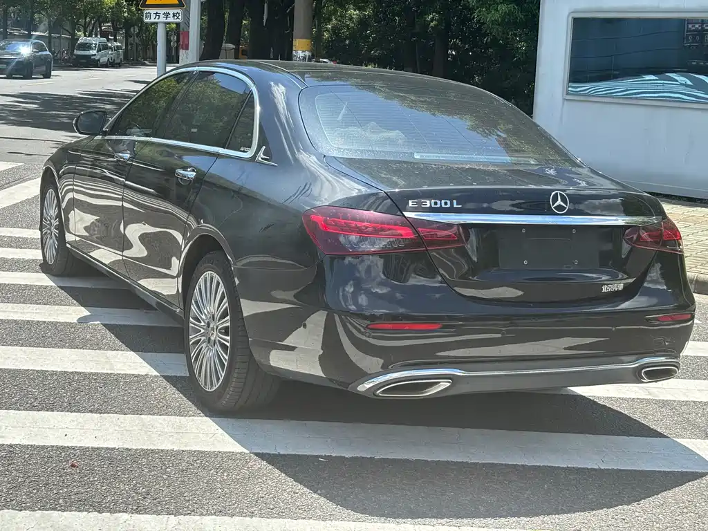 Mercedes-Benz E-Class 2023 — фото 20