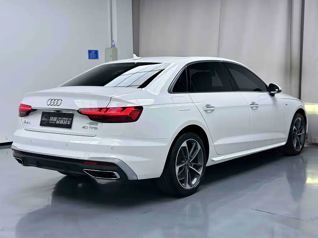Audi A4L 2023 — фото 21