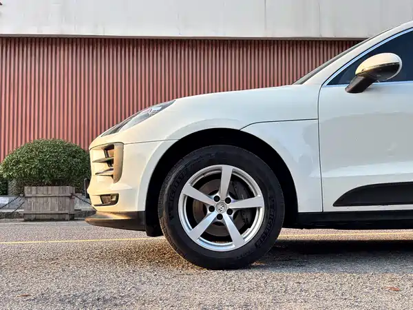 Porsche Macan 2021