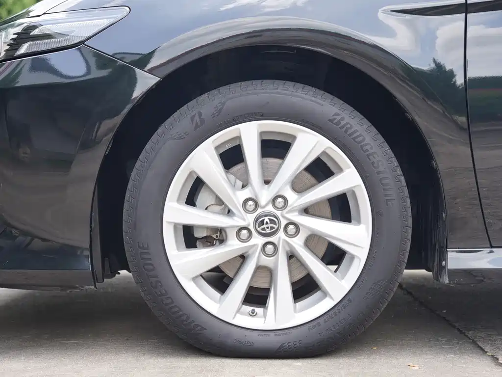Toyota Camry 2021 — фото 10