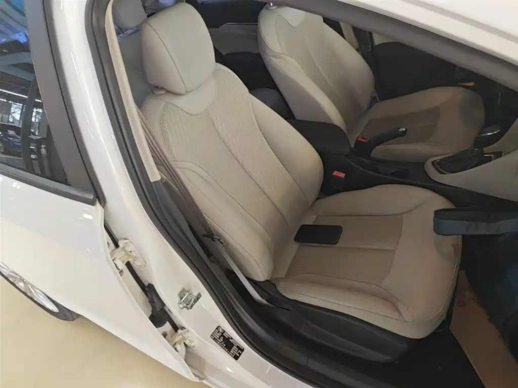 Buick Excelle 2016 — фото 25