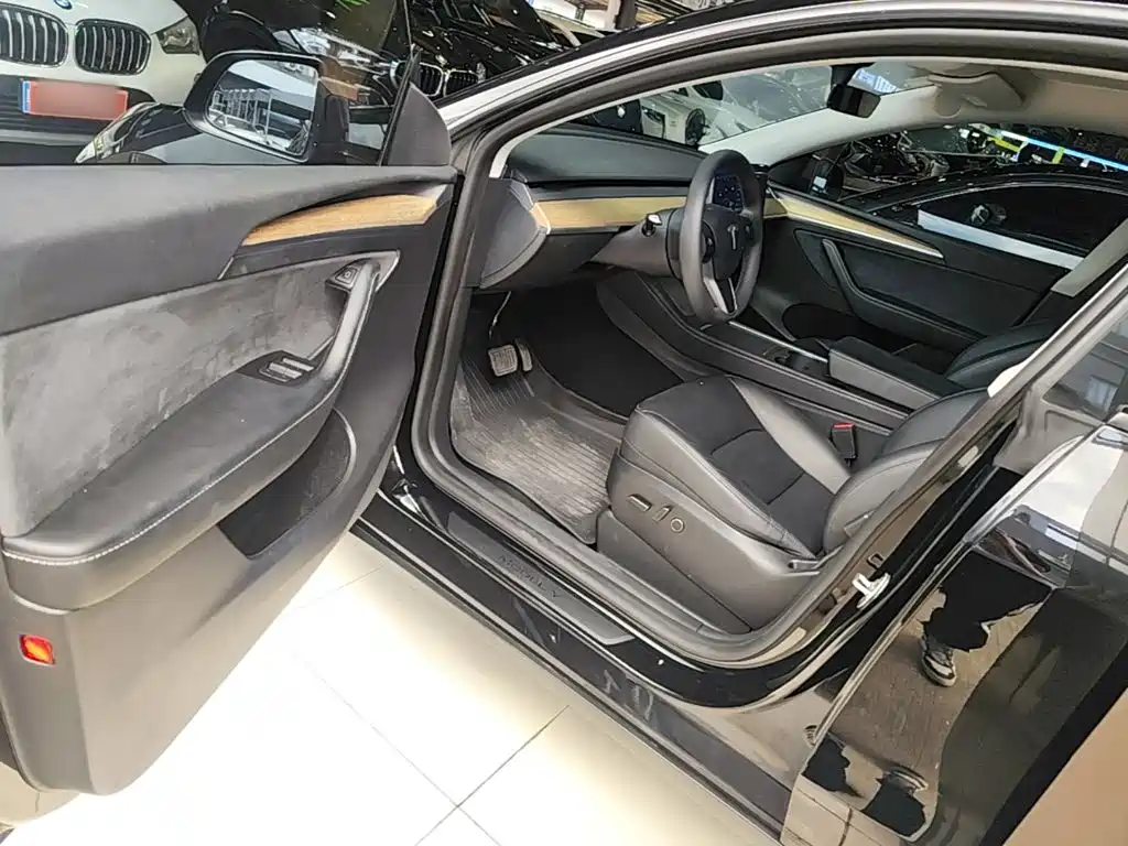 Tesla Model Y 2023 — фото 16