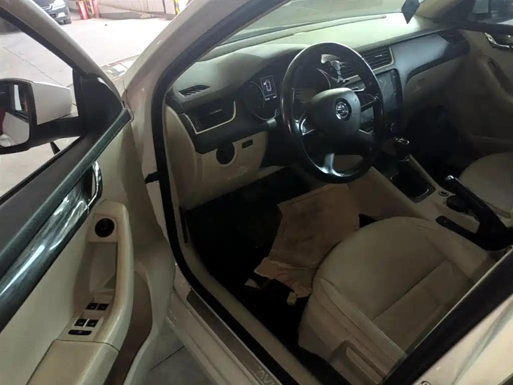 Skoda Octavia 2015 — фото 16