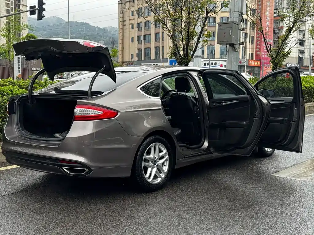 Ford Mondeo 2016 — фото 21