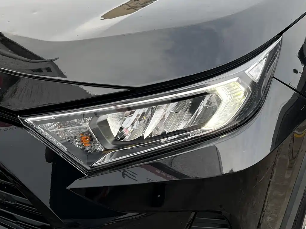 Toyota RAV4 2022 — фото 10