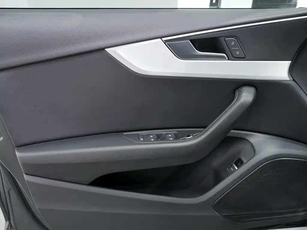Audi A4L 2021 — фото 10