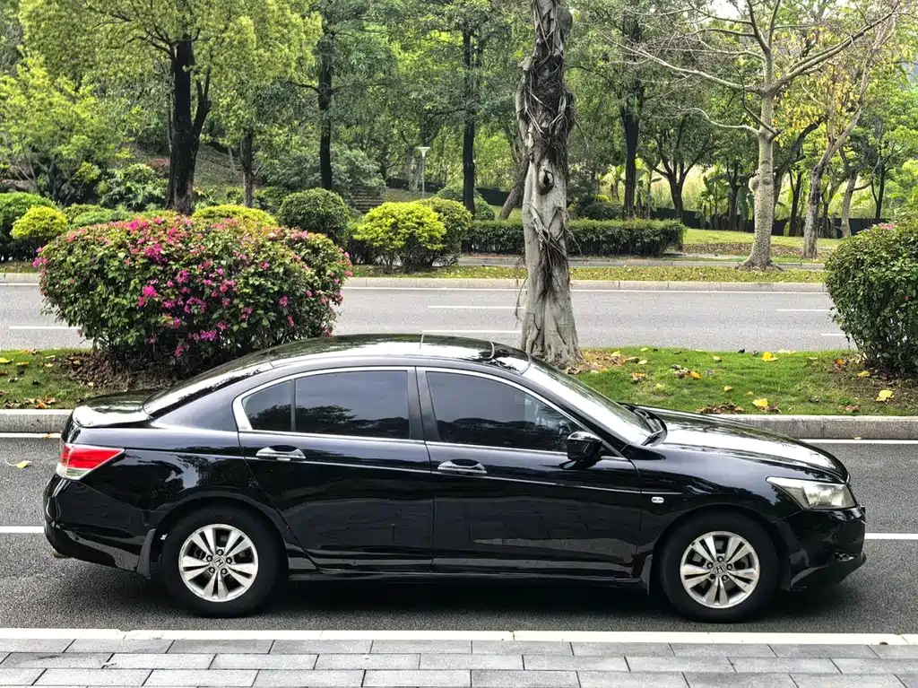 Honda Accord 2010 — фото 16