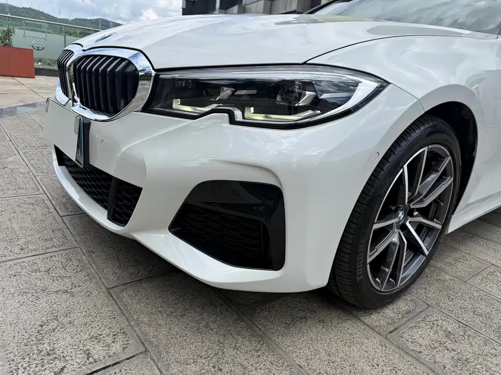 BMW 3 Series 2019 — фото 13
