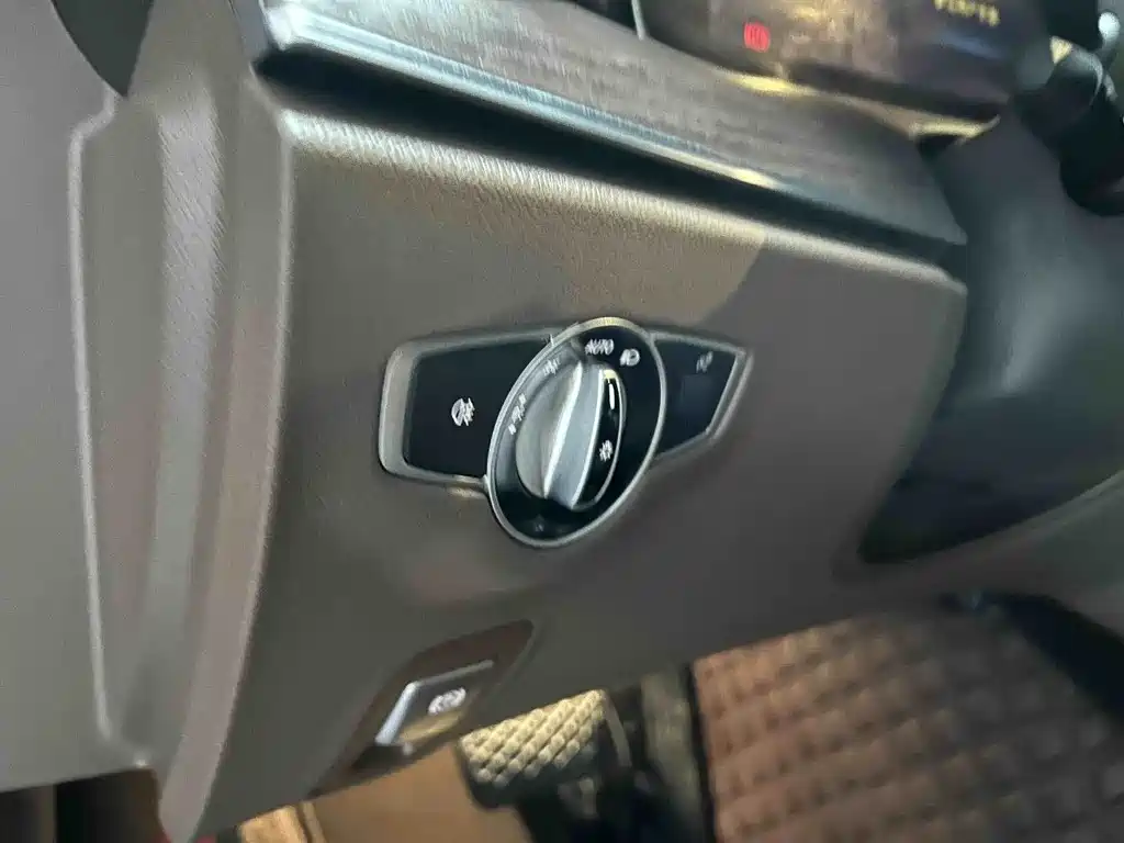 Mercedes-Benz E-Class 2022 — фото 14