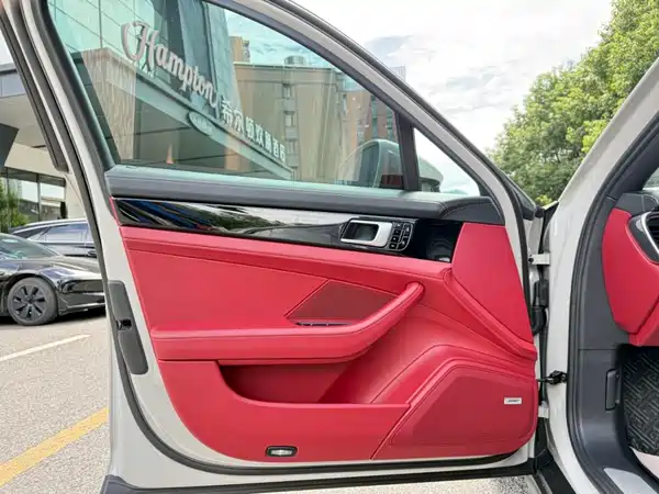 Porsche Panamera 2021