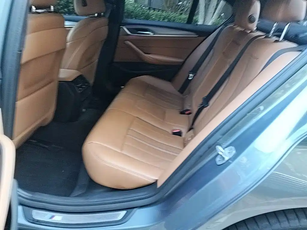 BMW 5 Series 2019 — фото 17