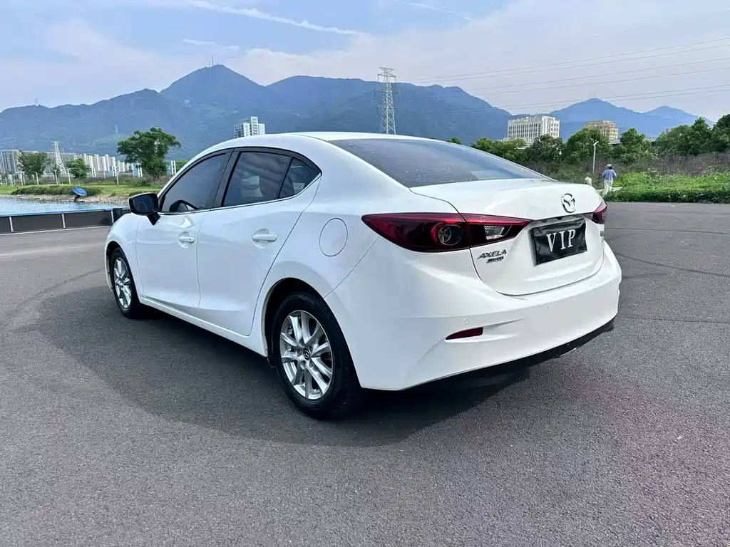 Mazda 3 Axela 2017 — фото 4