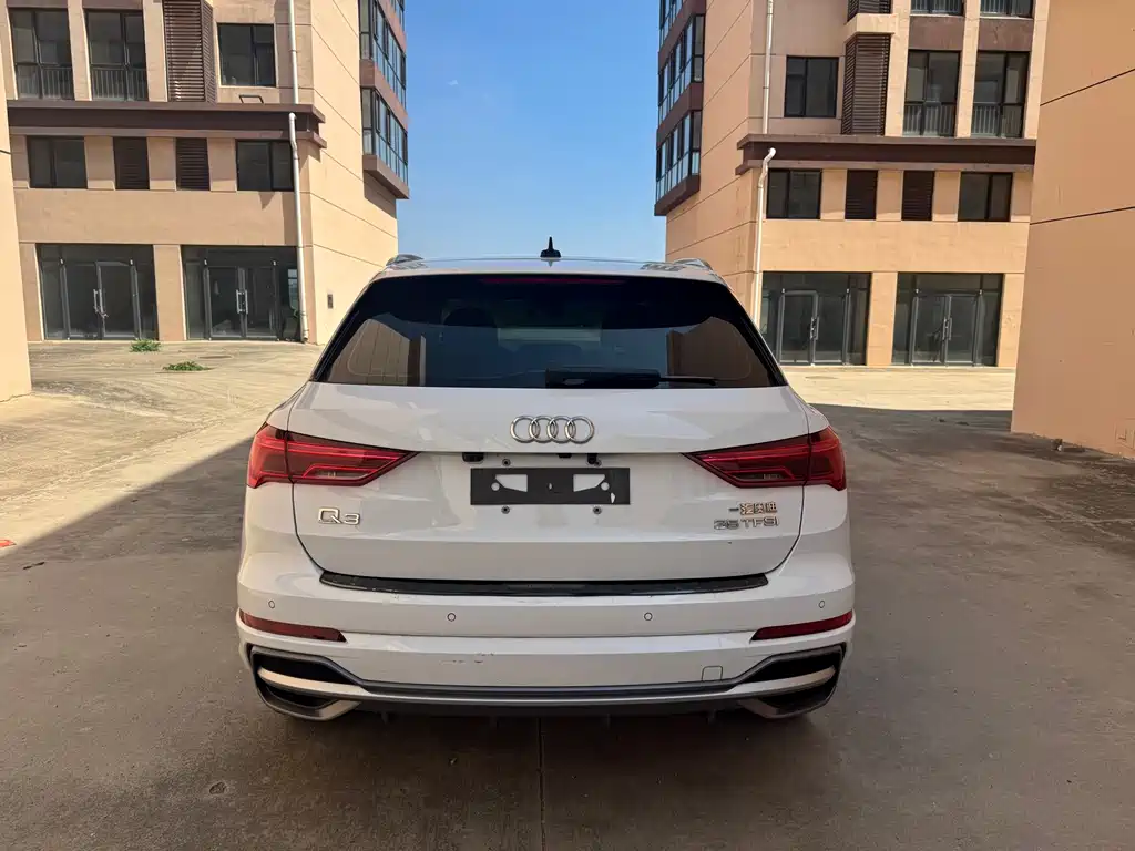 Audi Q3 2023 — фото 15