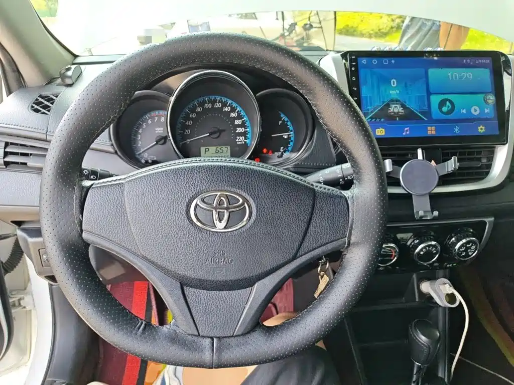 Toyota Yaris L 2018 — фото 11