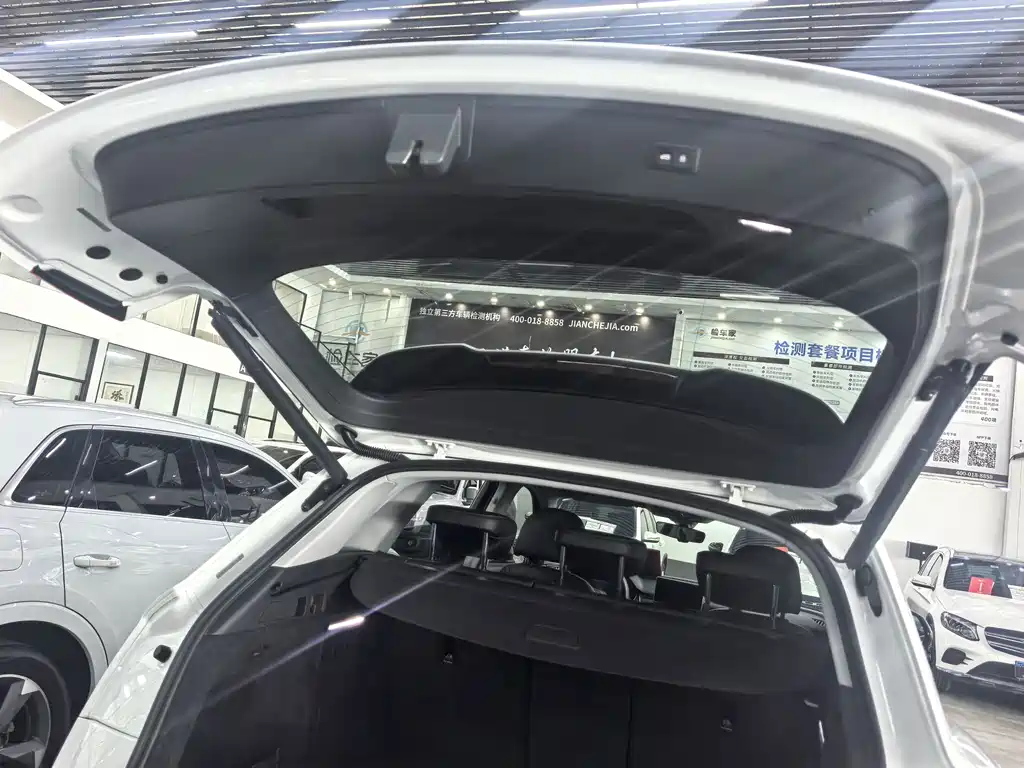 Audi Q5L 2020 — фото 16