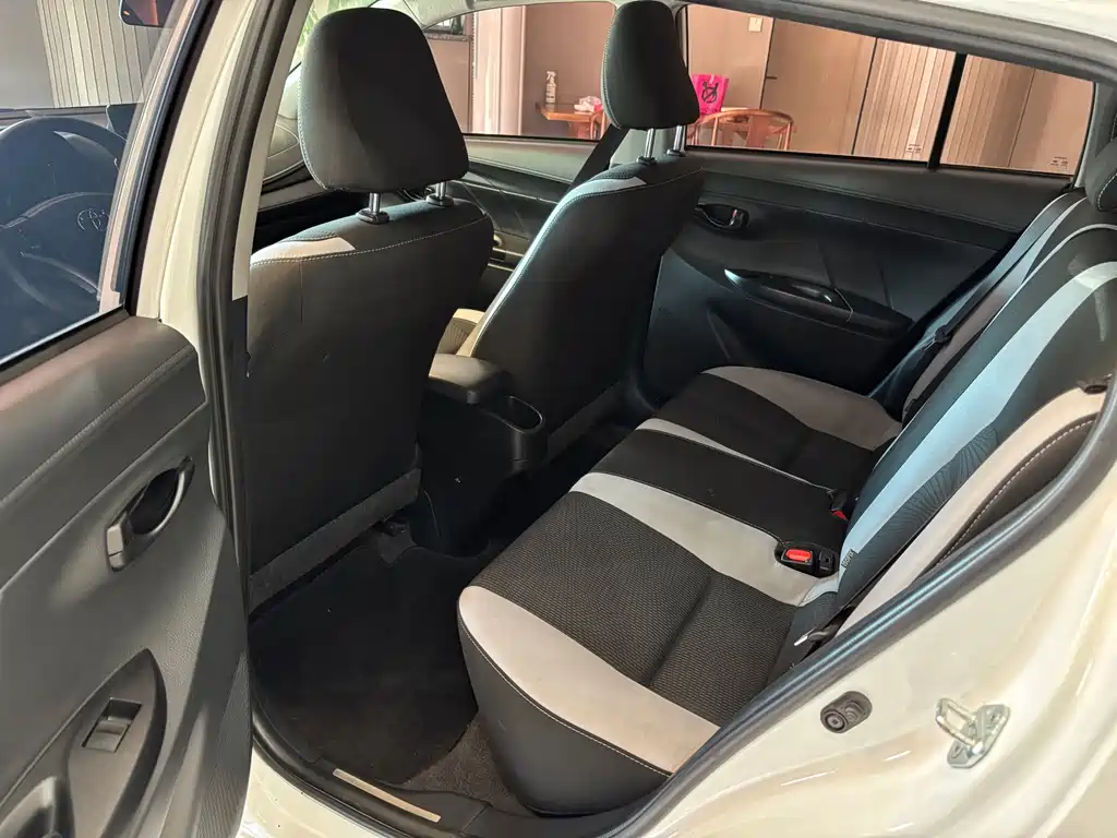 Toyota Yaris L 2022 — фото 11