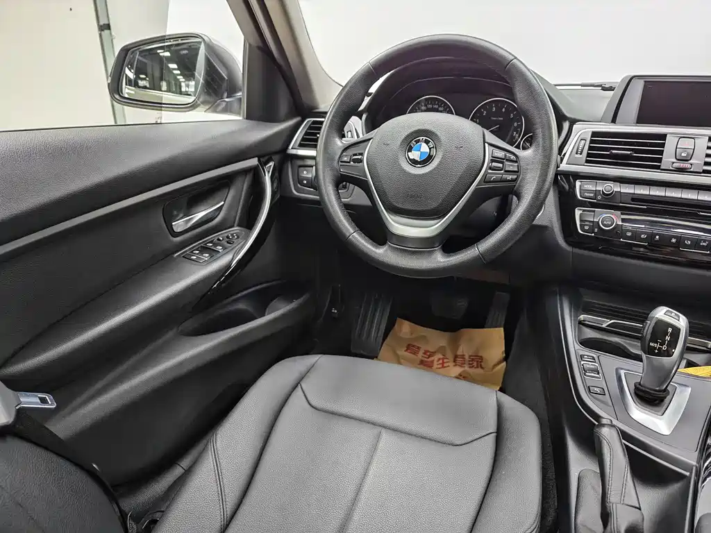 BMW 3 Series 2017 — фото 13