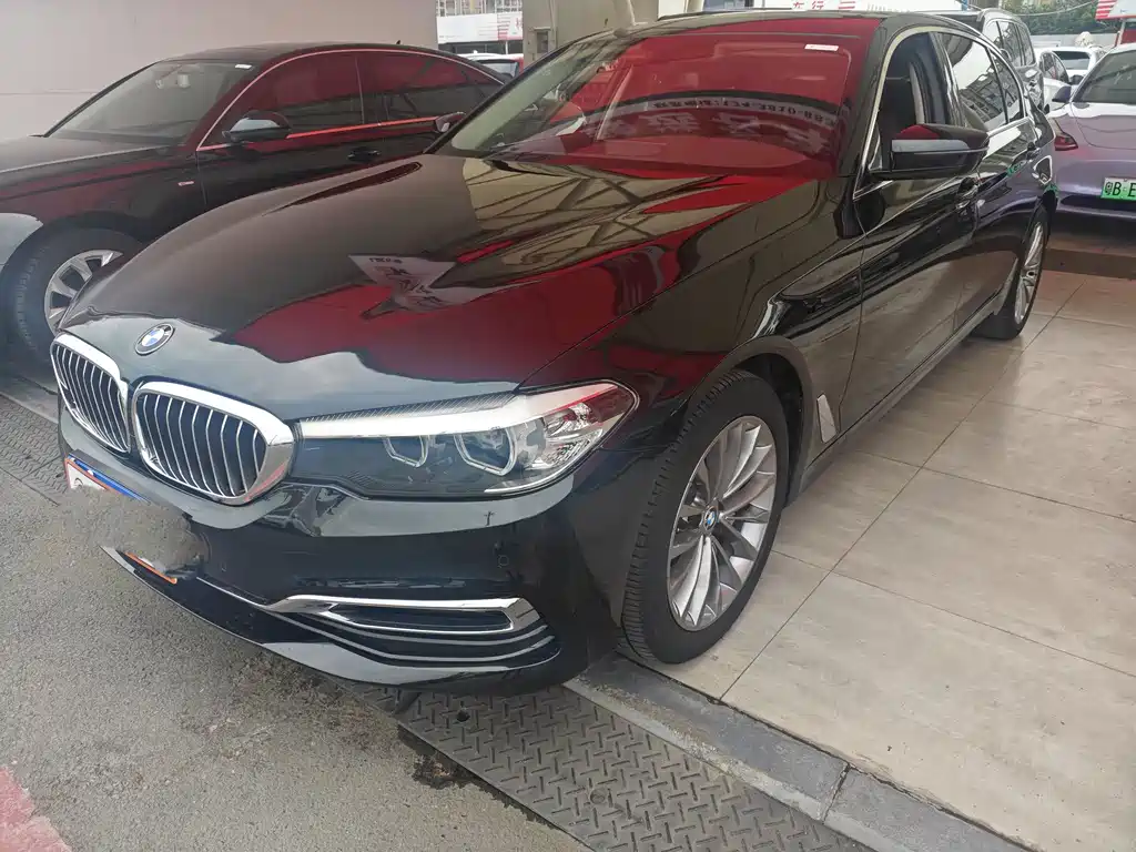 BMW 5 Series 2019 — фото 1