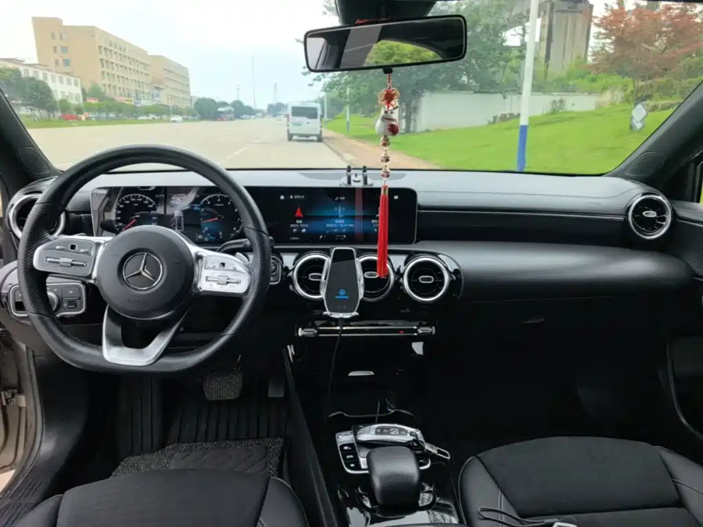 Mercedes-Benz A-Class 2019 — фото 10
