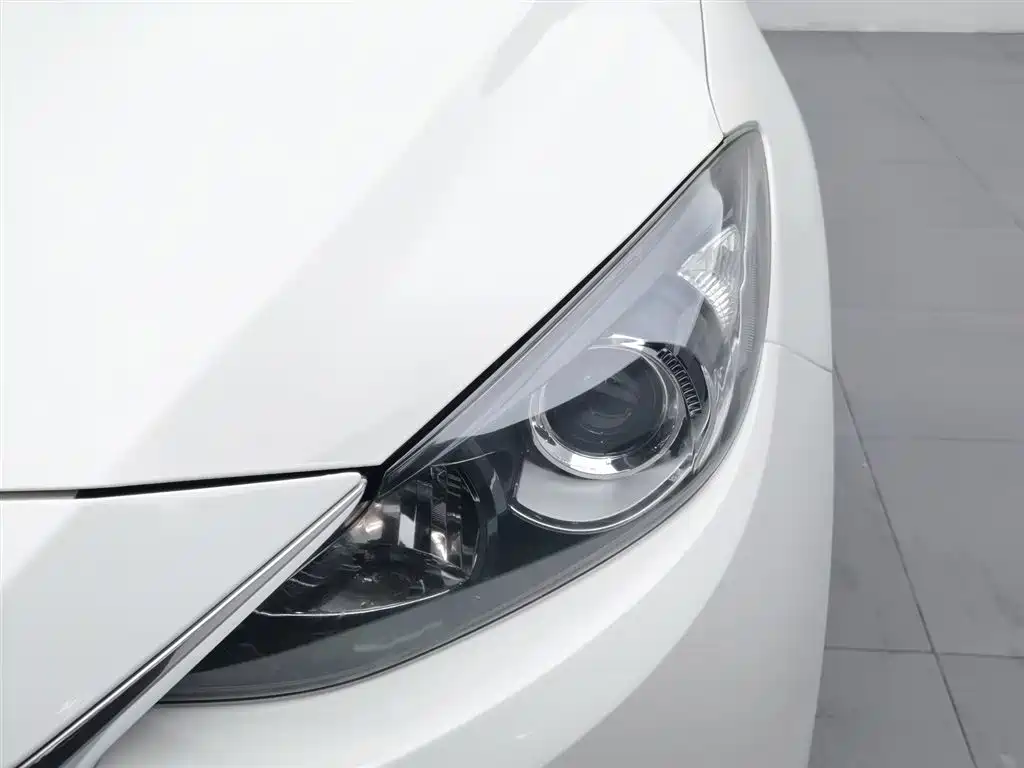 Mazda 3 Axela 2016