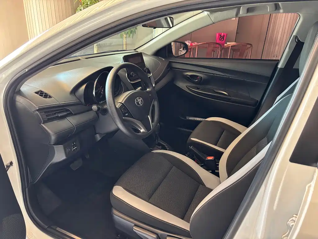 Toyota Yaris L 2022 — фото 10