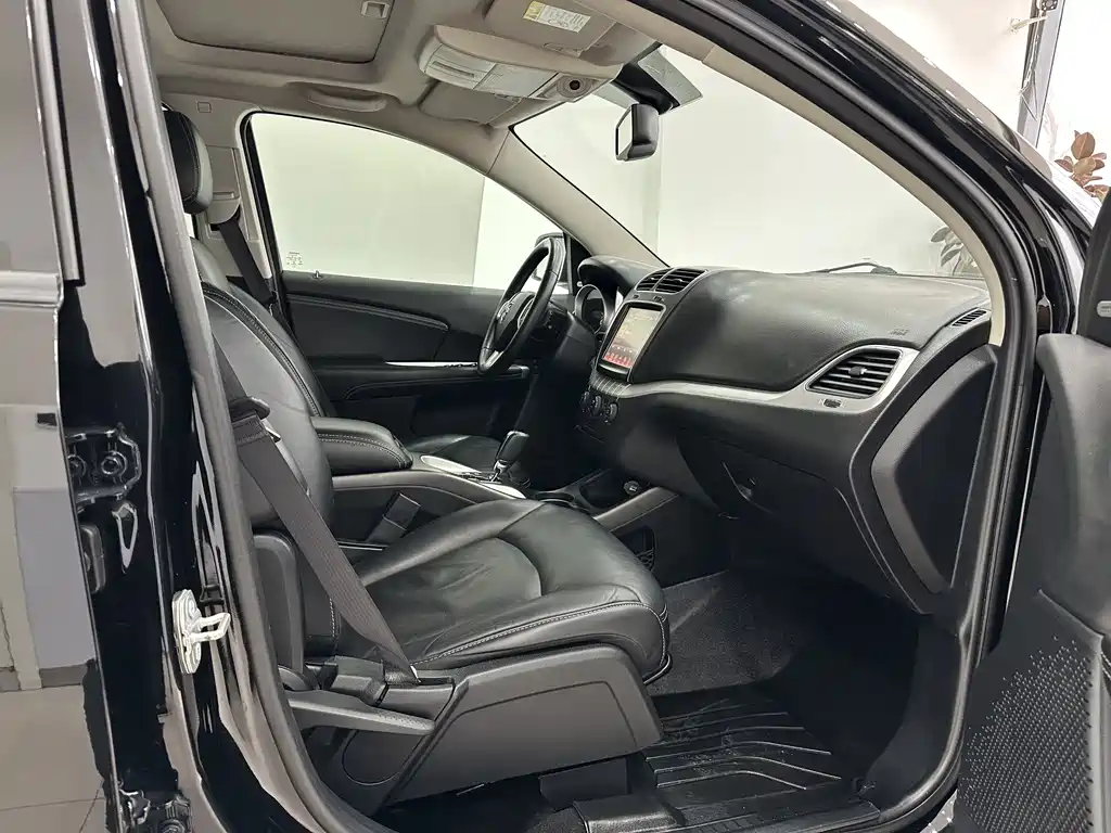 Dodge Journey 2016 — фото 13