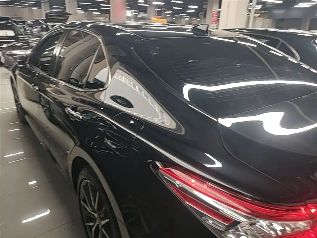 Toyota Camry 2023 — фото 5