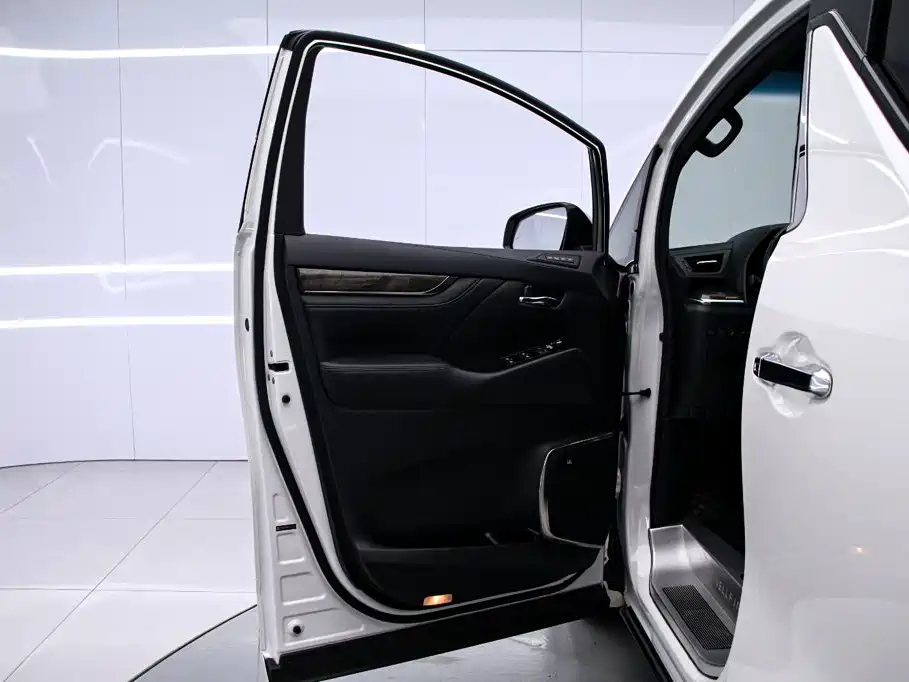Toyota Vellfire 2020 — фото 13