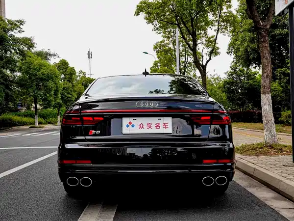 Audi S8 2021