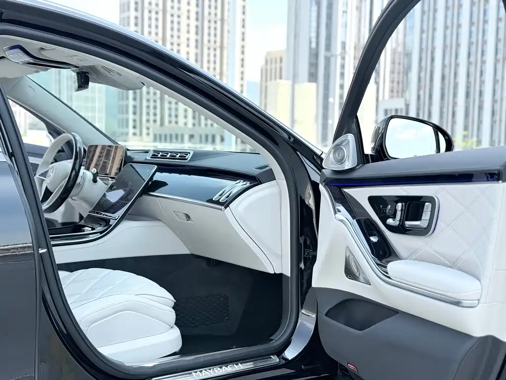 Mercedes-Benz S-Class 2025