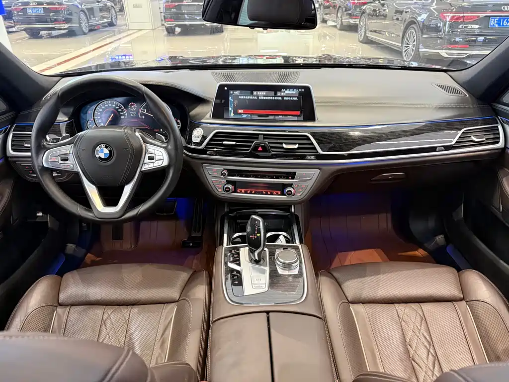 BMW 7 Series 2018 — фото 7