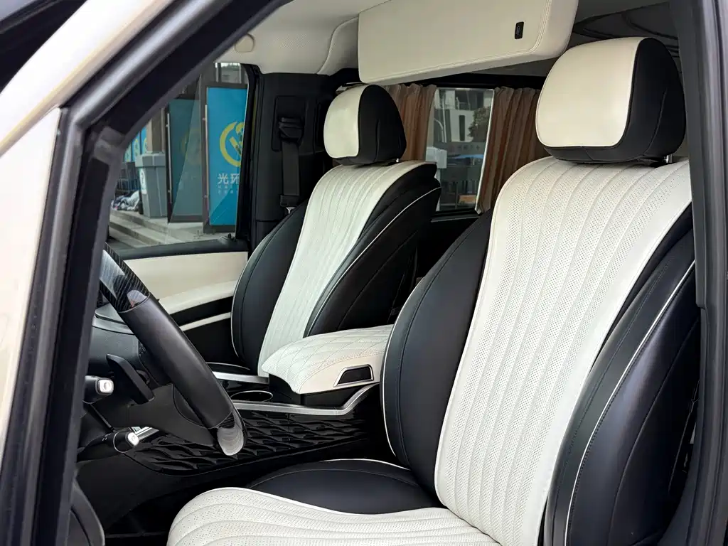 Mercedes-Benz Vito 2023 — фото 11