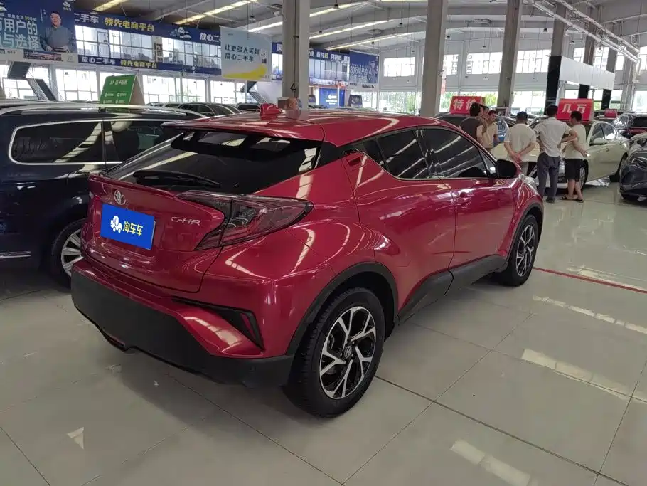 Toyota C-HR 2019 — фото 3