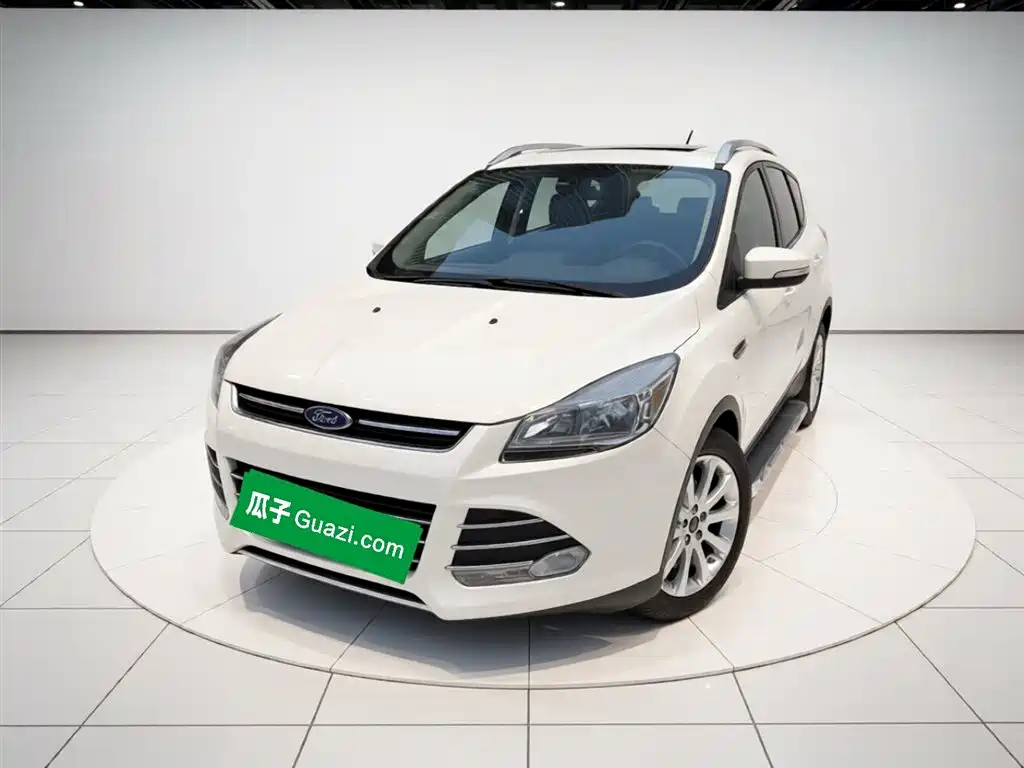 Ford Kuga 2015 — фото 1