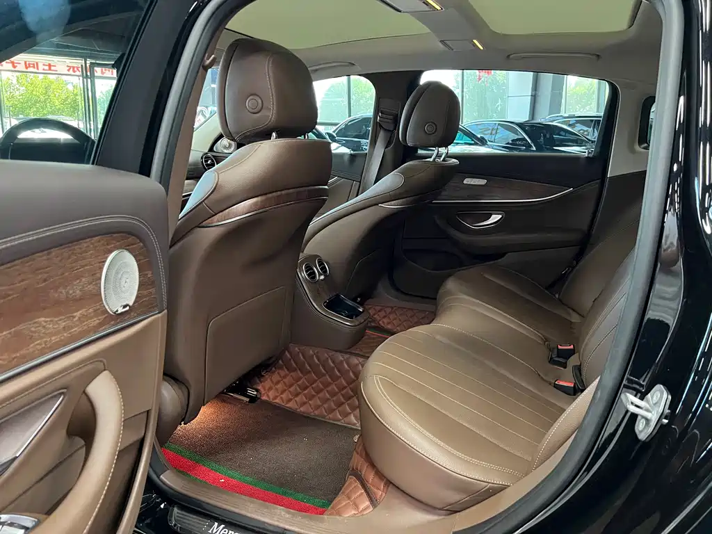 Mercedes-Benz E-Class 2023 — фото 5