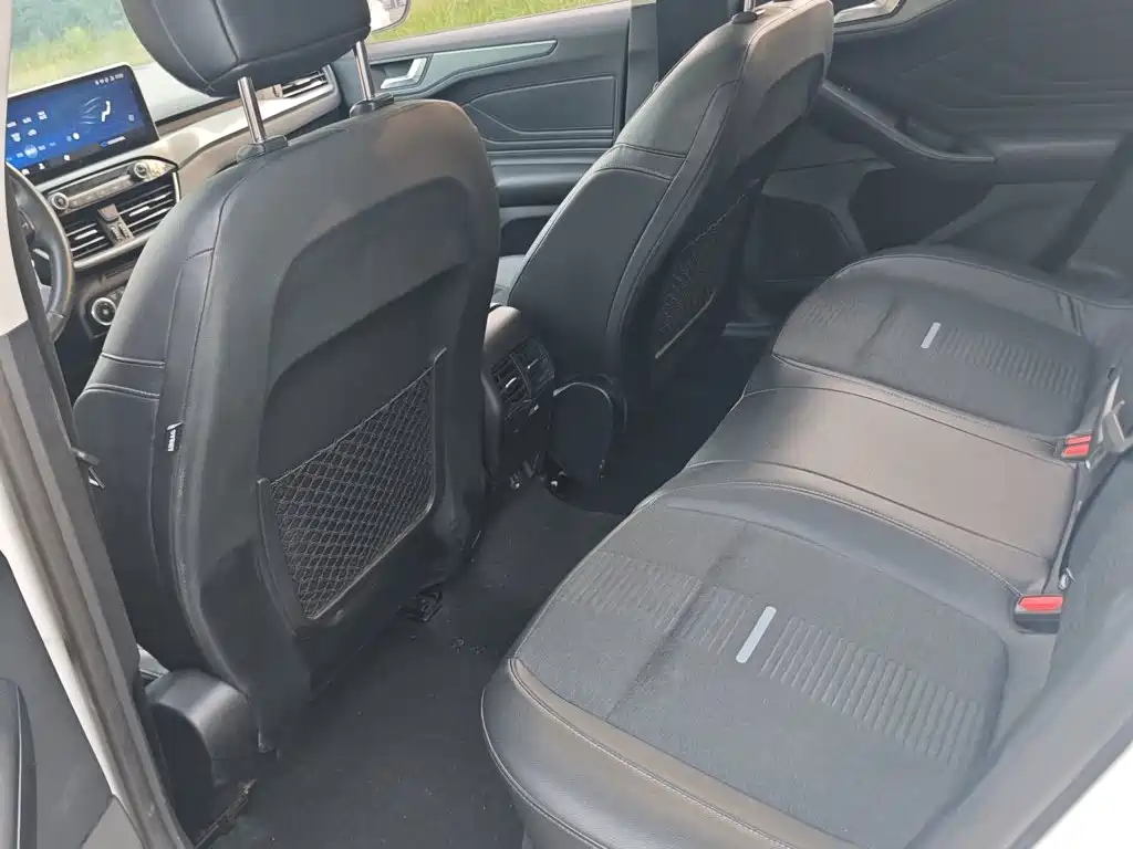 Ford Focus Active 2020 — фото 13