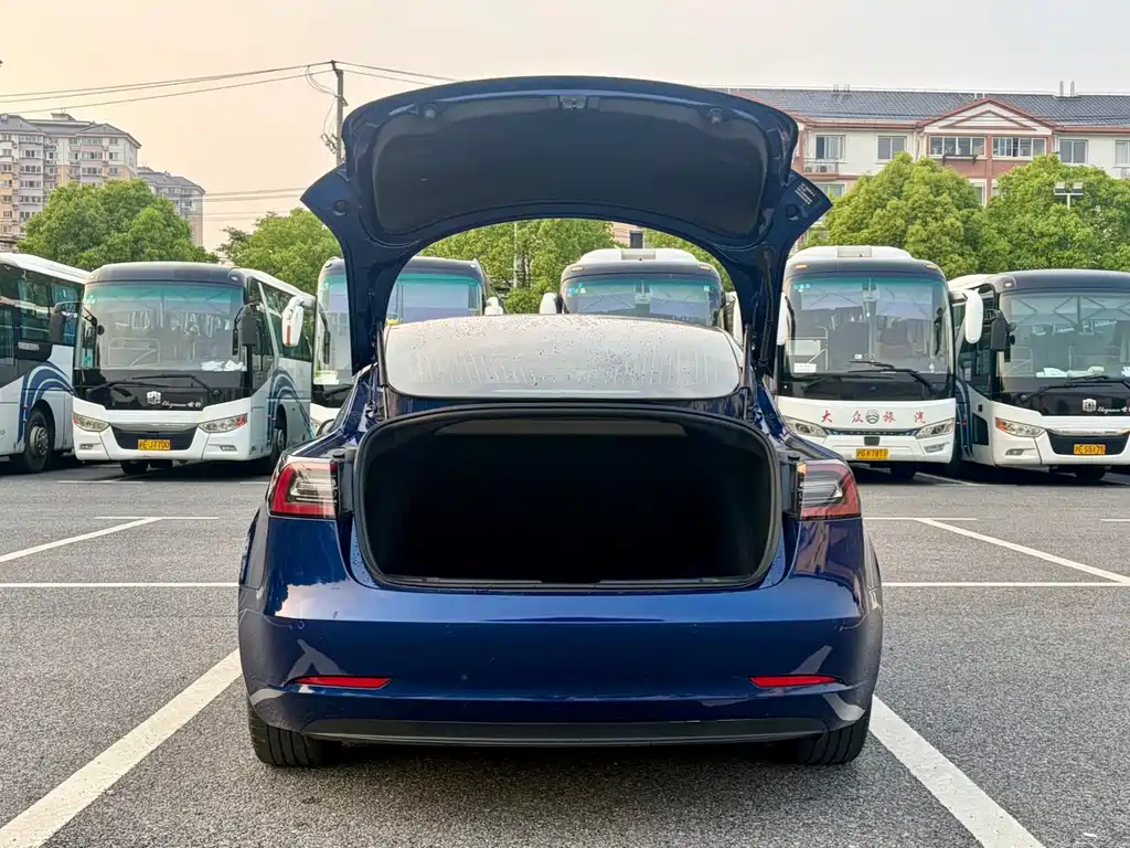 Tesla Model 3 2020 — фото 13