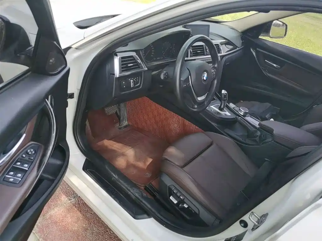 BMW 3 Series 2019 — фото 16
