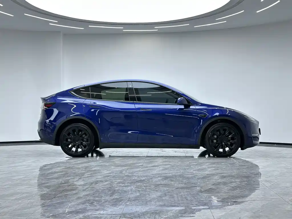 Tesla Model Y 2022 — фото 9
