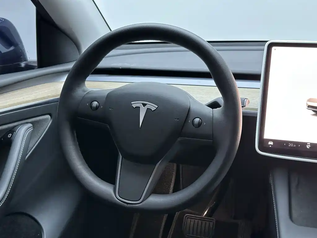 Tesla Model Y 2022 — фото 16